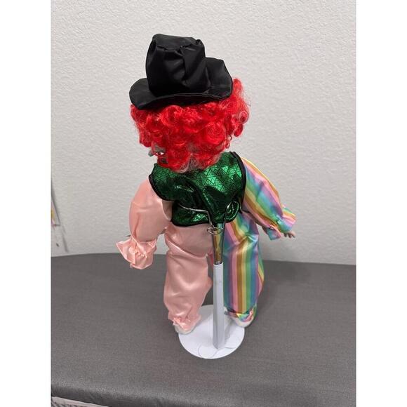 Heritage Collection Multi-colored Wind Up Musical Porcelain Collectible Clown - Picture 3 of 4